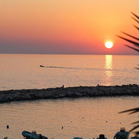 BLU MARINE CASA a 10mt dalla SPIAGGIA Peschici Esterno foto